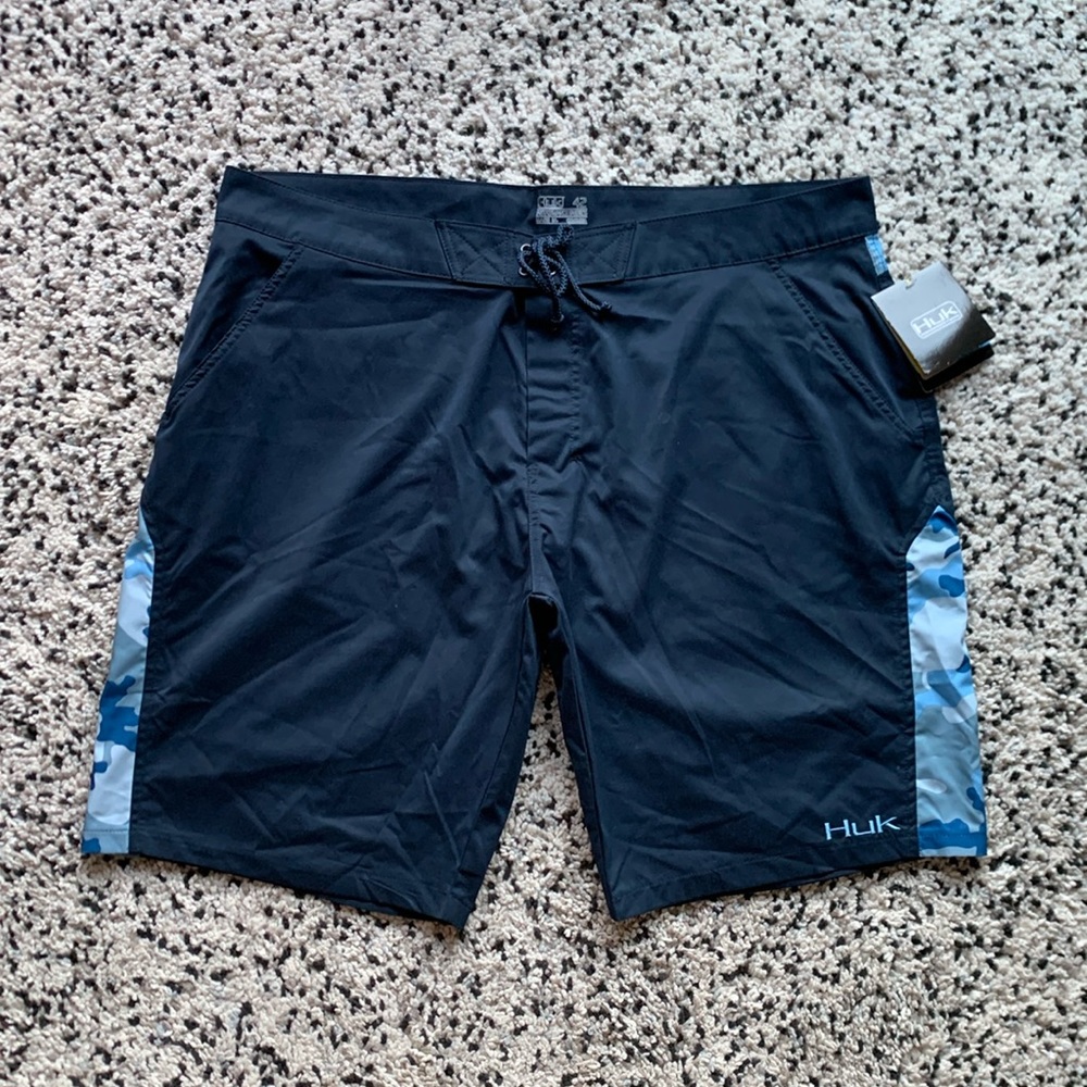 Huk Fishing Men's Blue Camo Board Shorts Size 42 New with Tags